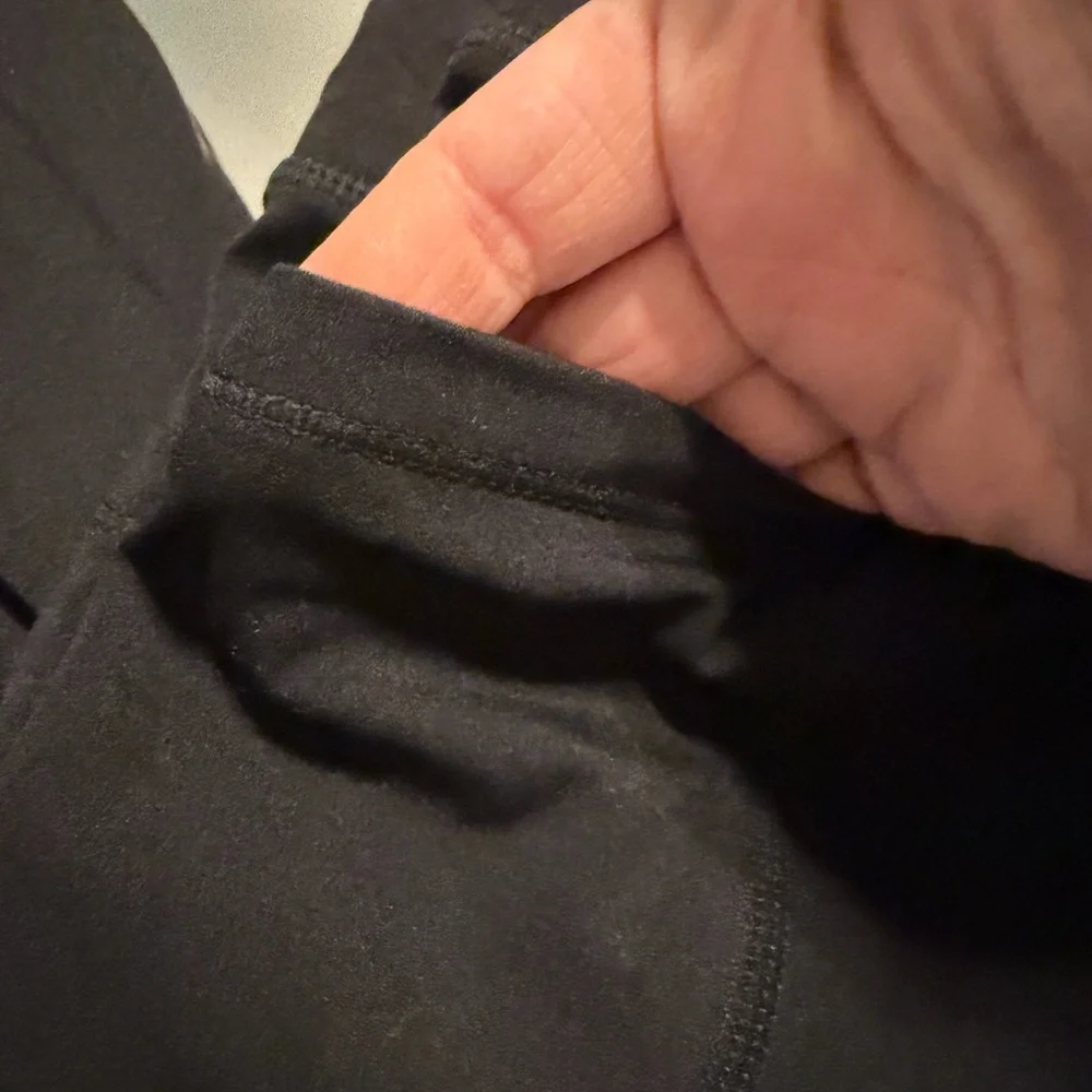 EUC large 7/8 Black High-Waisted Leggings with pockets - Picture 3 of 3
